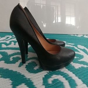 Rosalina black heels size 6